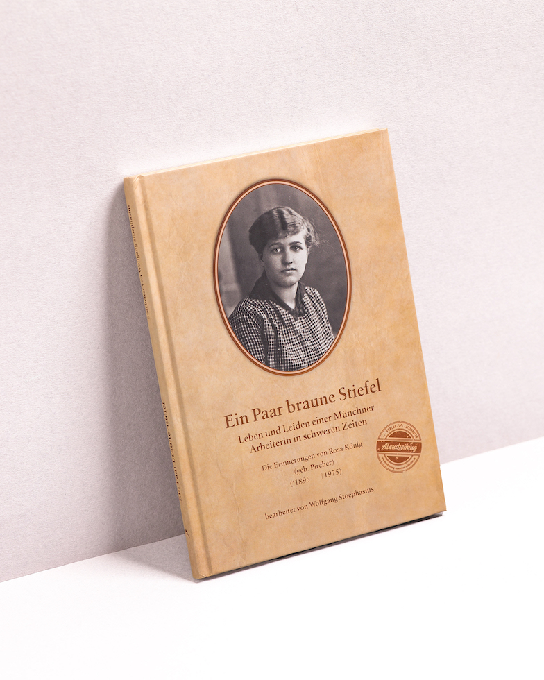 Ein Paar braune Stiefel Ein Paar braune Stiefel